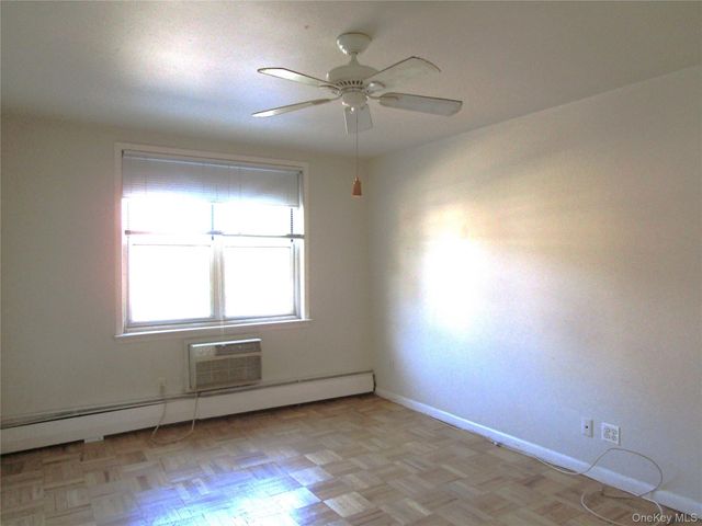 40 Daley Place 127, Lynbrook, NY 11563