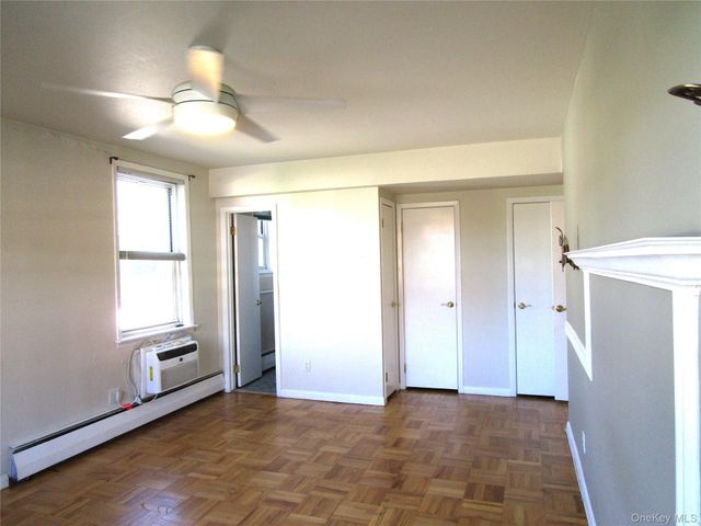 40 Daley Place 127, Lynbrook, NY 11563