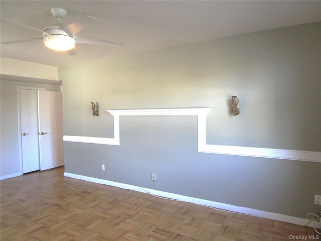 40 Daley Place 127, Lynbrook, NY 11563
