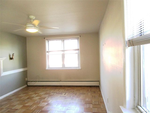40 Daley Place 127, Lynbrook, NY 11563