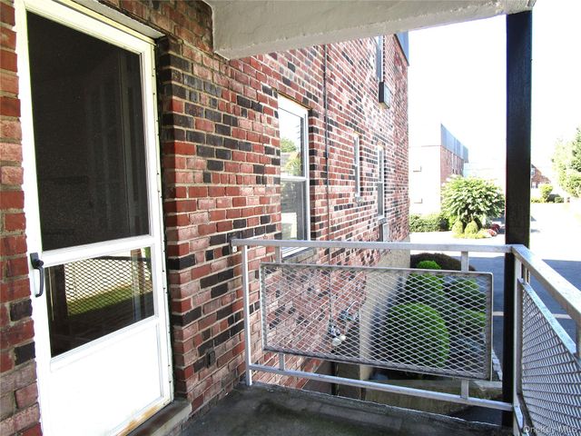 40 Daley Place 127, Lynbrook, NY 11563