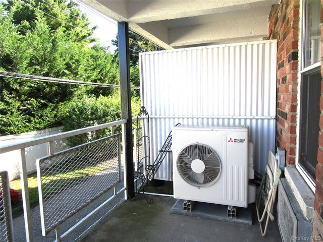 40 Daley Place 127, Lynbrook, NY 11563