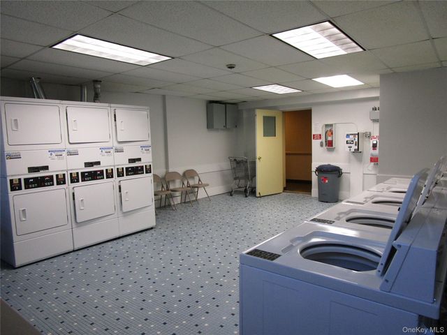 40 Daley Place 127, Lynbrook, NY 11563