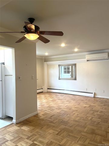 40 Daley Place 127, Lynbrook, NY 11563
