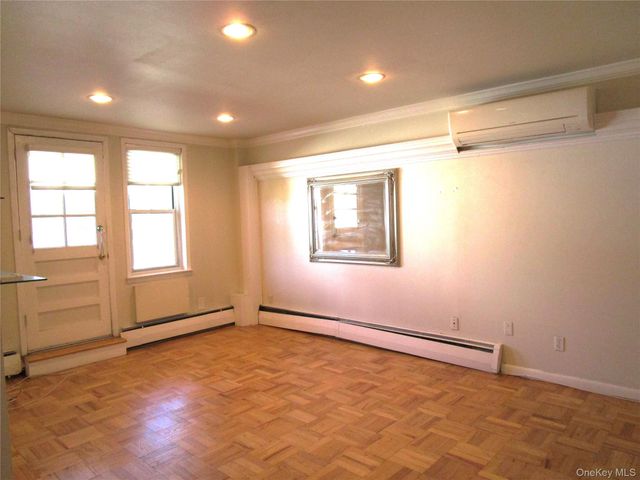 40 Daley Place 127, Lynbrook, NY 11563