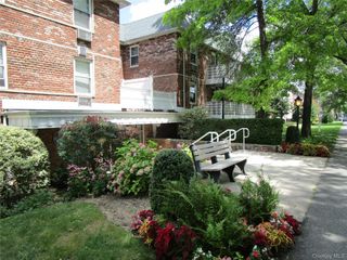 40 Daley Place 127, Lynbrook, NY 11563