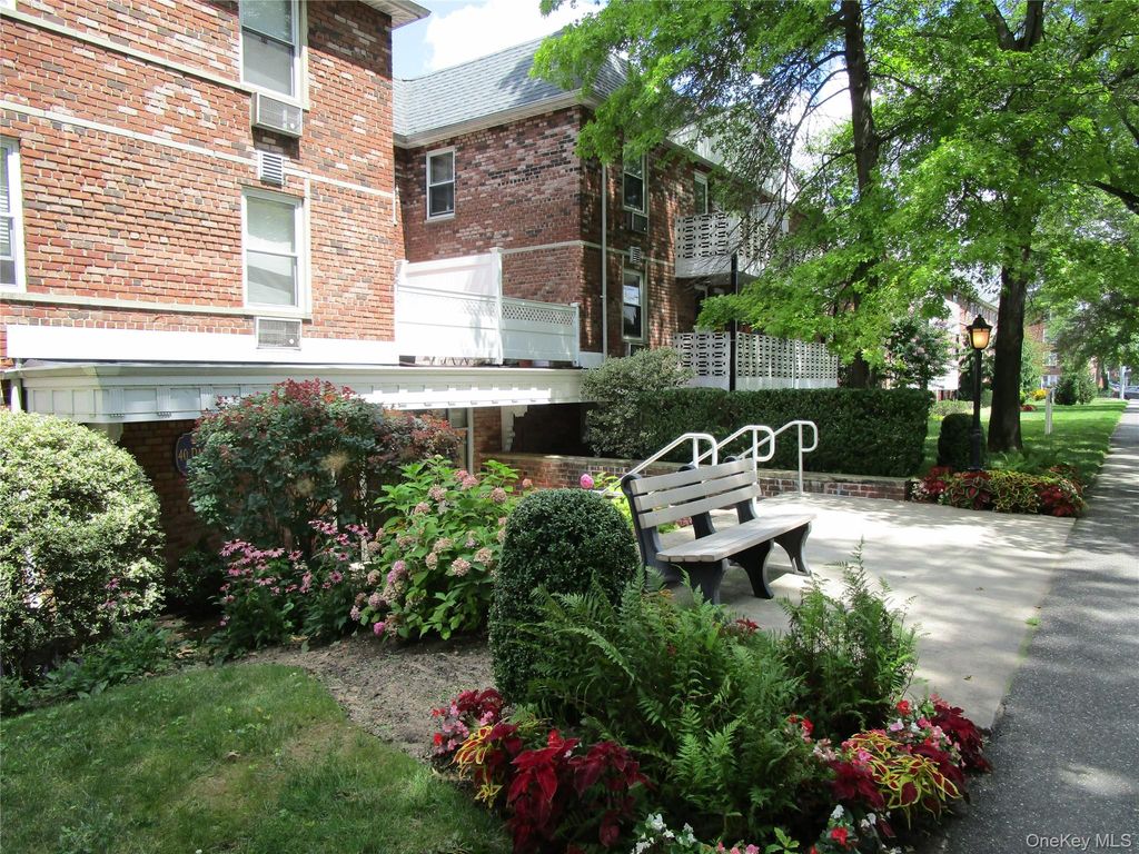 40 Daley Place 127, Lynbrook, NY 11563 — exterior