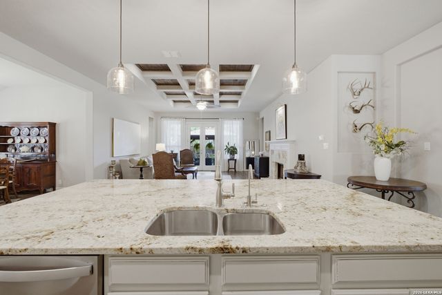 432 Whistlers Way, Spring Branch, TX 78070
