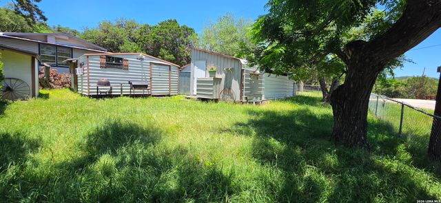 223 LOOKOUT DR, Lakehills, TX 78063