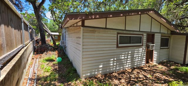 223 LOOKOUT DR, Lakehills, TX 78063