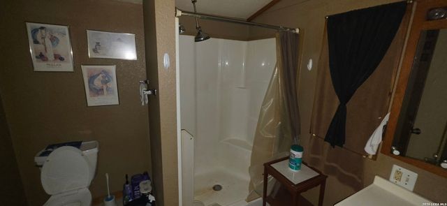 223 LOOKOUT DR, Lakehills, TX 78063