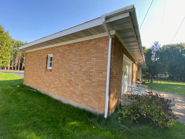 1823 Red Apple Road, Manistee, MI 49660