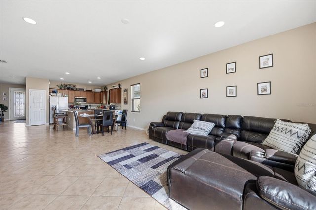 8853 HINSDALE HEIGHTS DRIVE, Polk City, FL 33868