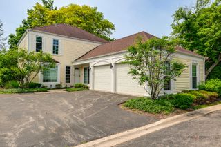 9 The Court of Lagoon View, Northbrook, IL 60062