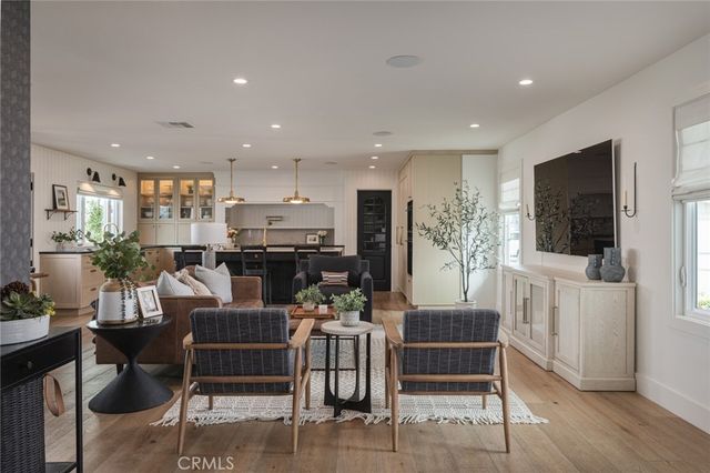 14171 Uxbridge, Westminster, CA 92683