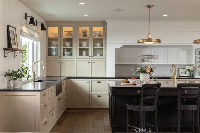 14171 Uxbridge, Westminster, CA 92683