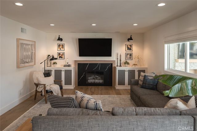 14171 Uxbridge, Westminster, CA 92683