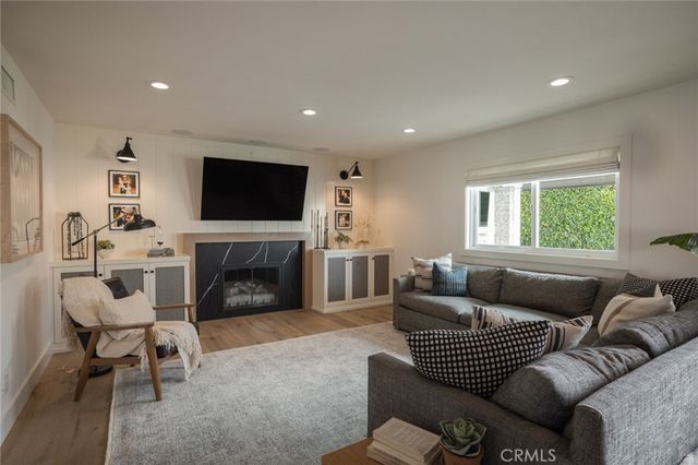 14171 Uxbridge, Westminster, CA 92683