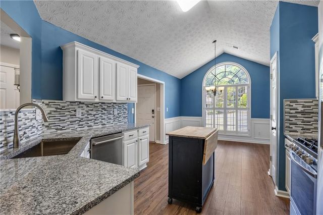 1087 Sham Pointe Drive, Lawrenceville, GA 30043