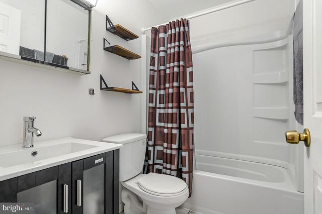 117 W CONCORD CT W, Sterling, VA 20164