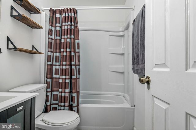 117 W CONCORD CT W, Sterling, VA 20164