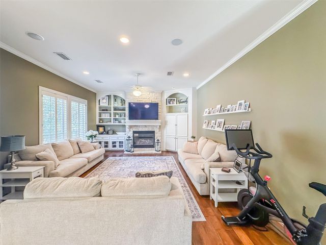 38 E Thymewood Place, The Woodlands, TX 77382