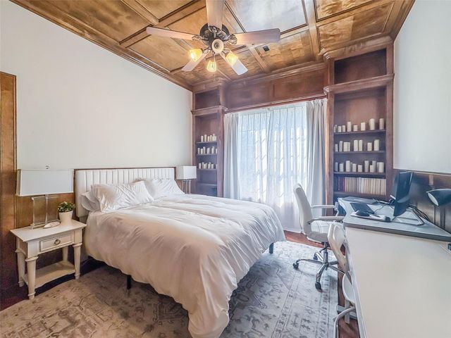 38 E Thymewood Place, The Woodlands, TX 77382