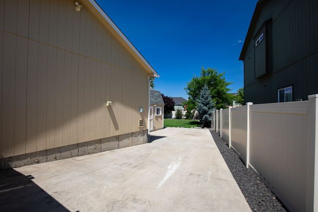 501 E PARKER Dr, Colbert, WA 99005