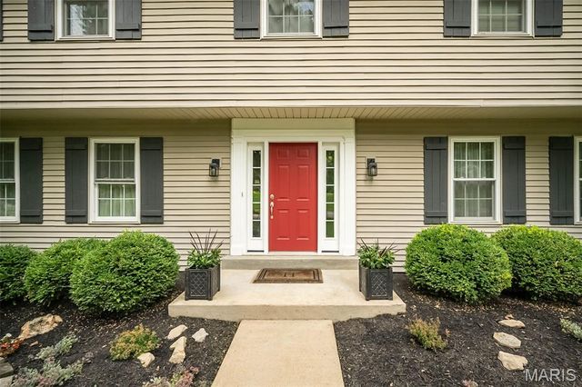 1583 Mason Knoll Road, Town And Country, MO 63131