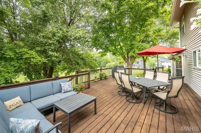1583 Mason Knoll Road, Town And Country, MO 63131