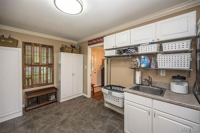 1583 Mason Knoll Road, Town And Country, MO 63131