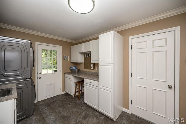 1583 Mason Knoll Road, Town And Country, MO 63131