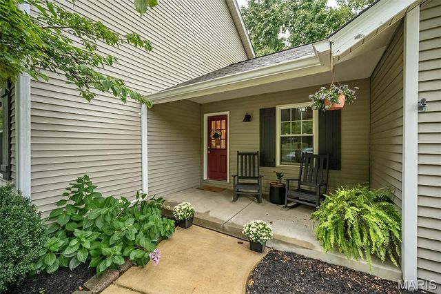 1583 Mason Knoll Road, Town And Country, MO 63131
