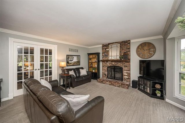 1583 Mason Knoll Road, Town And Country, MO 63131