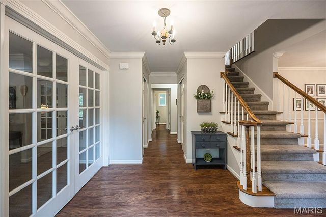 1583 Mason Knoll Road, Town And Country, MO 63131