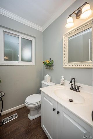 1583 Mason Knoll Road, Town And Country, MO 63131