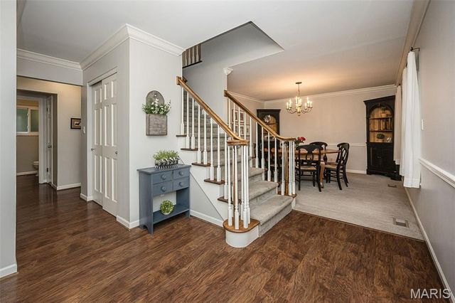 1583 Mason Knoll Road, Town And Country, MO 63131