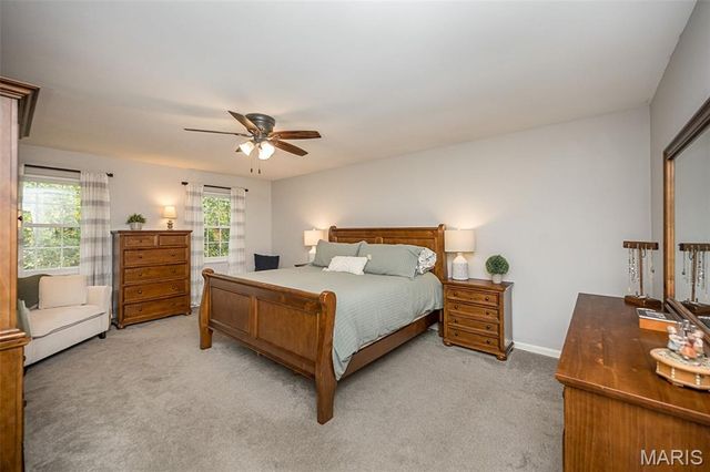 1583 Mason Knoll Road, Town And Country, MO 63131