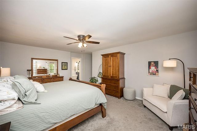 1583 Mason Knoll Road, Town And Country, MO 63131