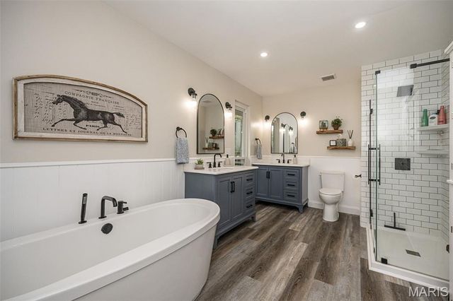 1583 Mason Knoll Road, Town And Country, MO 63131