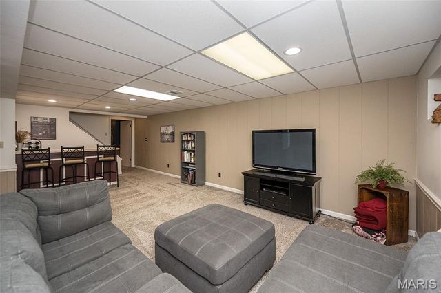 1583 Mason Knoll Road, Town And Country, MO 63131