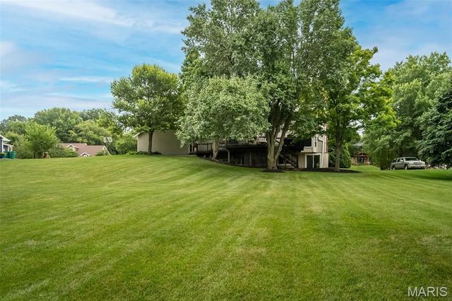 1583 Mason Knoll Road, Town And Country, MO 63131