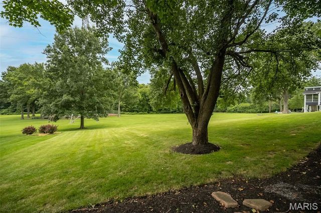 1583 Mason Knoll Road, Town And Country, MO 63131