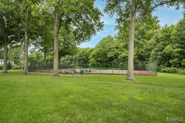 1583 Mason Knoll Road, Town And Country, MO 63131