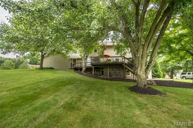 1583 Mason Knoll Road, Town And Country, MO 63131