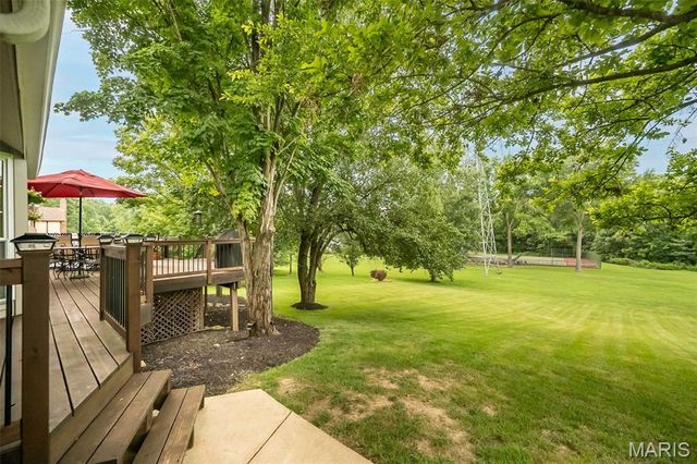 1583 Mason Knoll Road, Town And Country, MO 63131
