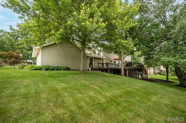 1583 Mason Knoll Road, Town And Country, MO 63131