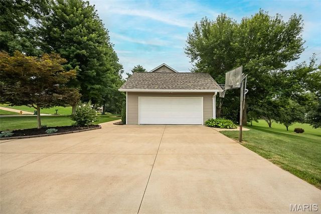 1583 Mason Knoll Road, Town And Country, MO 63131