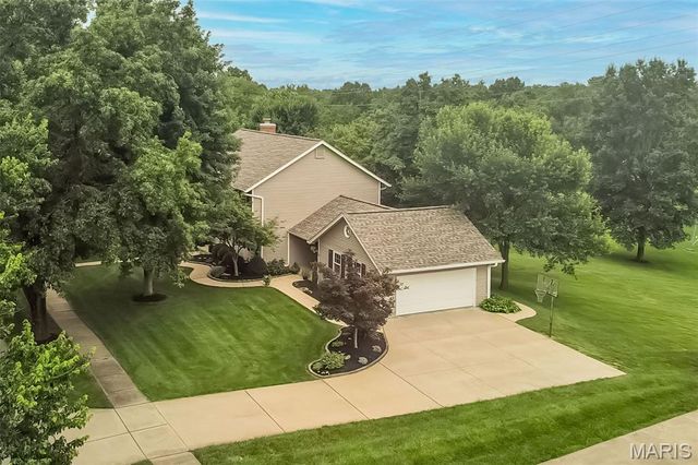 1583 Mason Knoll Road, Town And Country, MO 63131