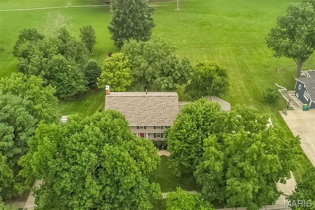 1583 Mason Knoll Road, Town And Country, MO 63131
